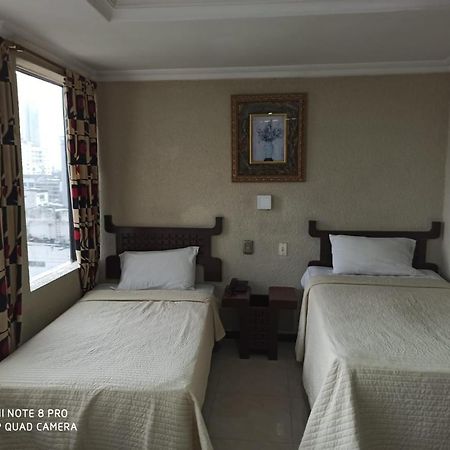 Hotel Sol De Oriente Гуаякуил Екстериор снимка